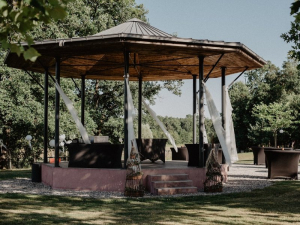 kiosque des Jardins de Colette décoré pour un mariage
