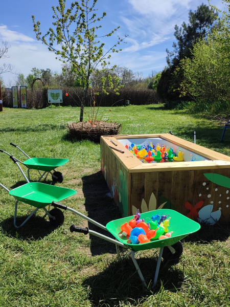 Jeu de pêche aux canards aux Jardins de Colette