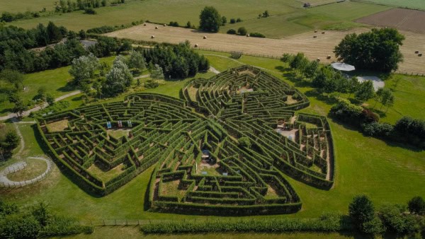 Vue du Labyrinthe des Jardins de Colette par drone.